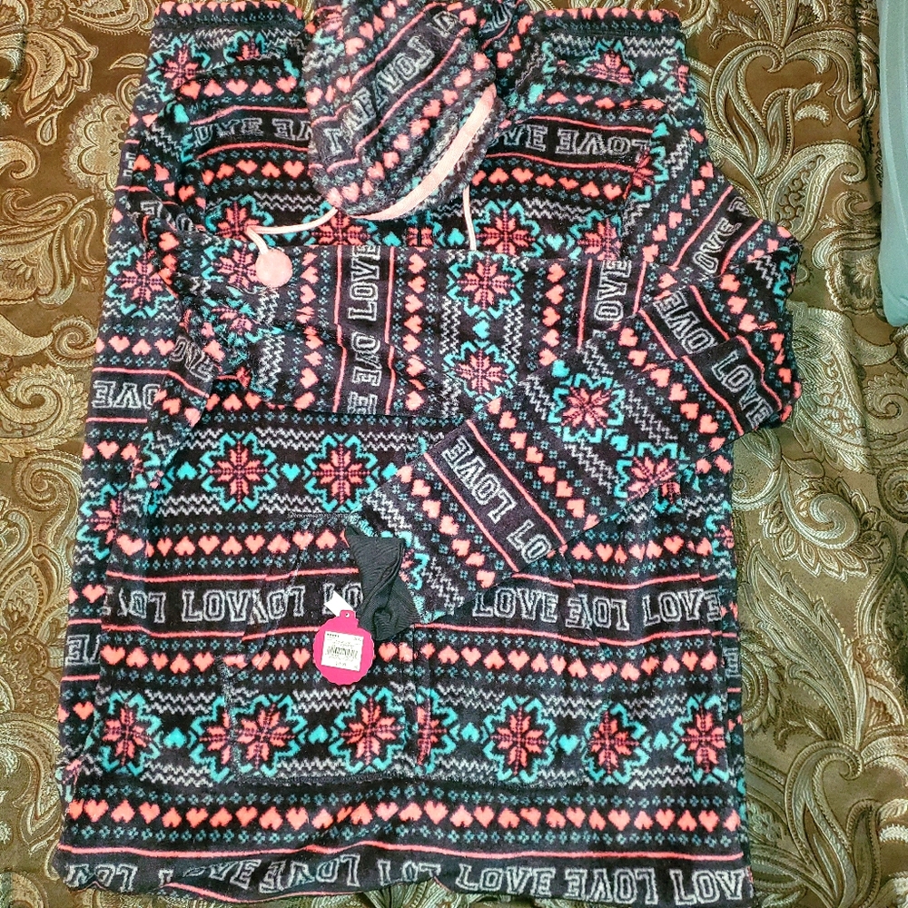 Never worn comfy & plush onside (feet out)